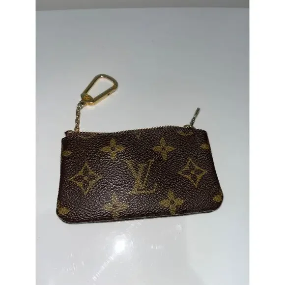 Louis Vuitton - Picture 6 of 6